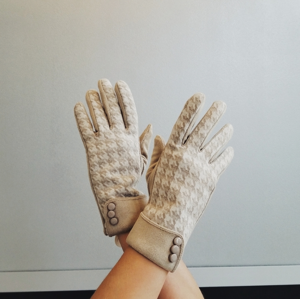 Womens houndstooth print warm smart touch gloves button details - tan - Picture 3 of 9